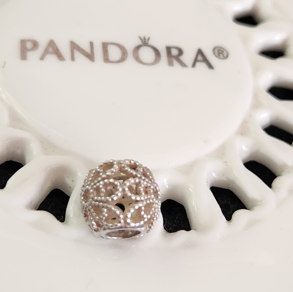 Pandora daisy charm - - Picture 2 of 3